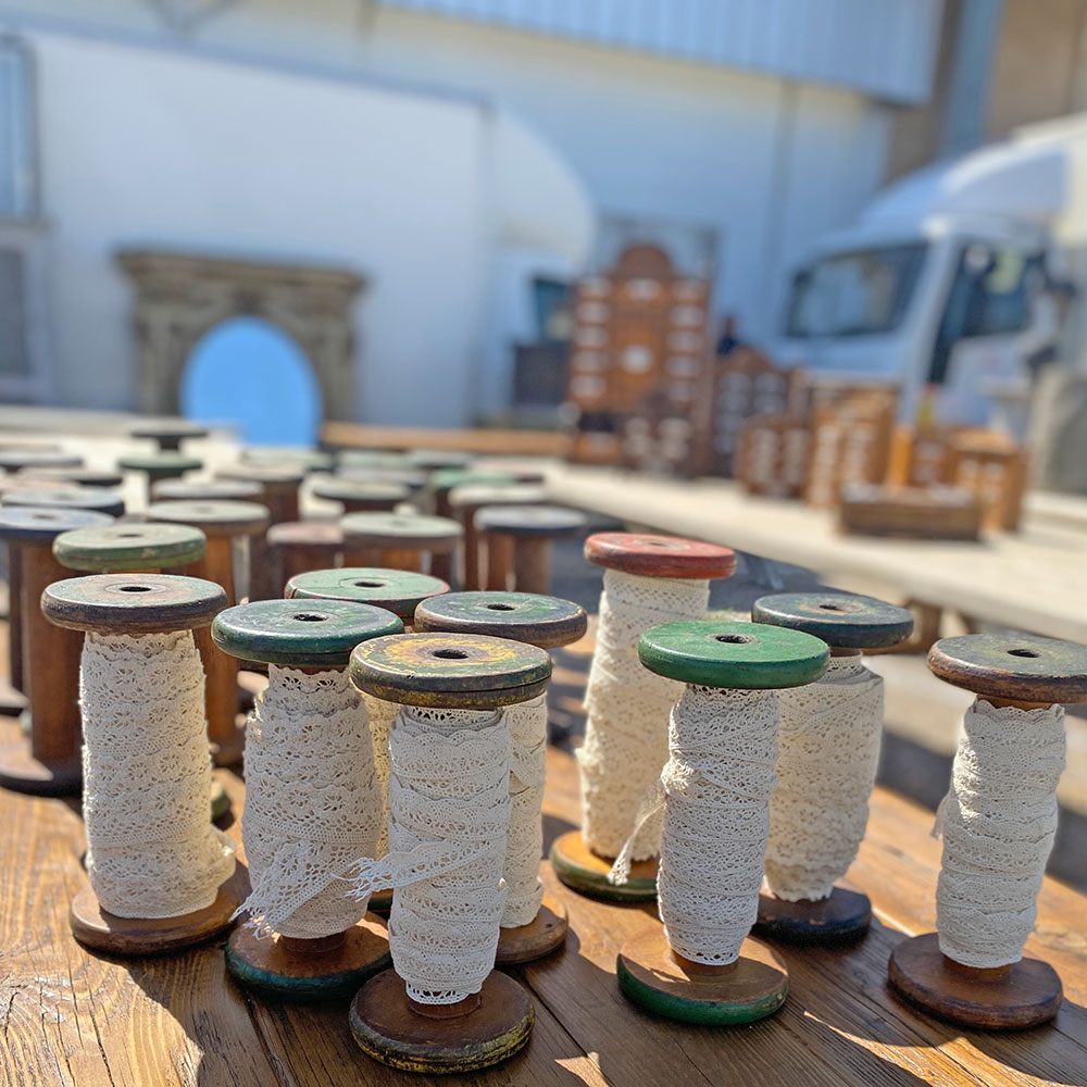 linge ancien au déballage marchand de Montpellier réservé aux antiquaires et brocanteurs