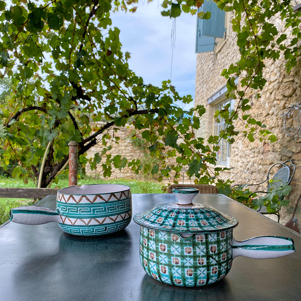 Duo de Caquelons en céramique émaillée signé Robert Picault, design vintage des années 50 60 Vallauris , décor géométrique fait main vert et brun typique du céramiste ami de Picasso